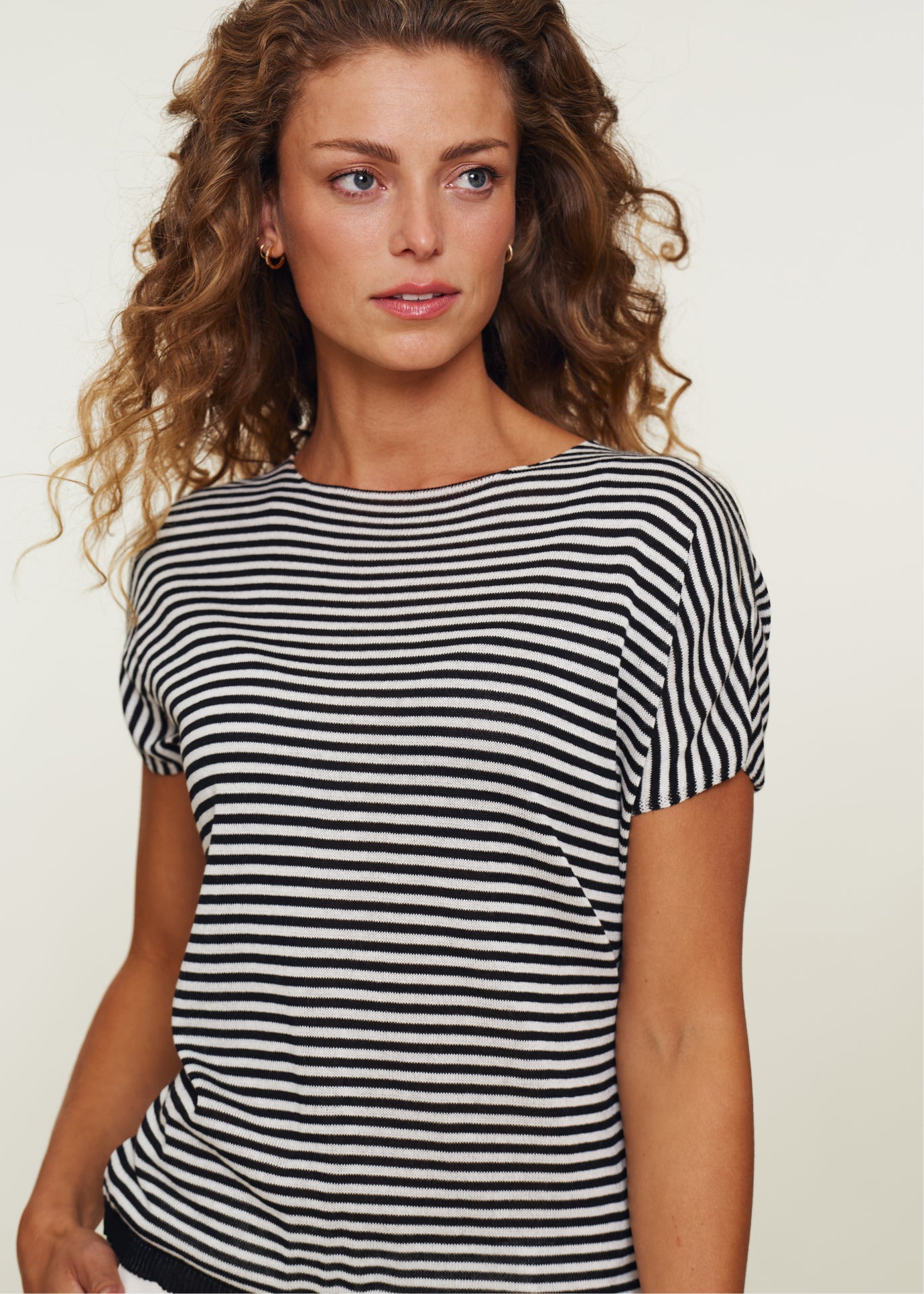 Romera Top Egret/ Black Stripe
