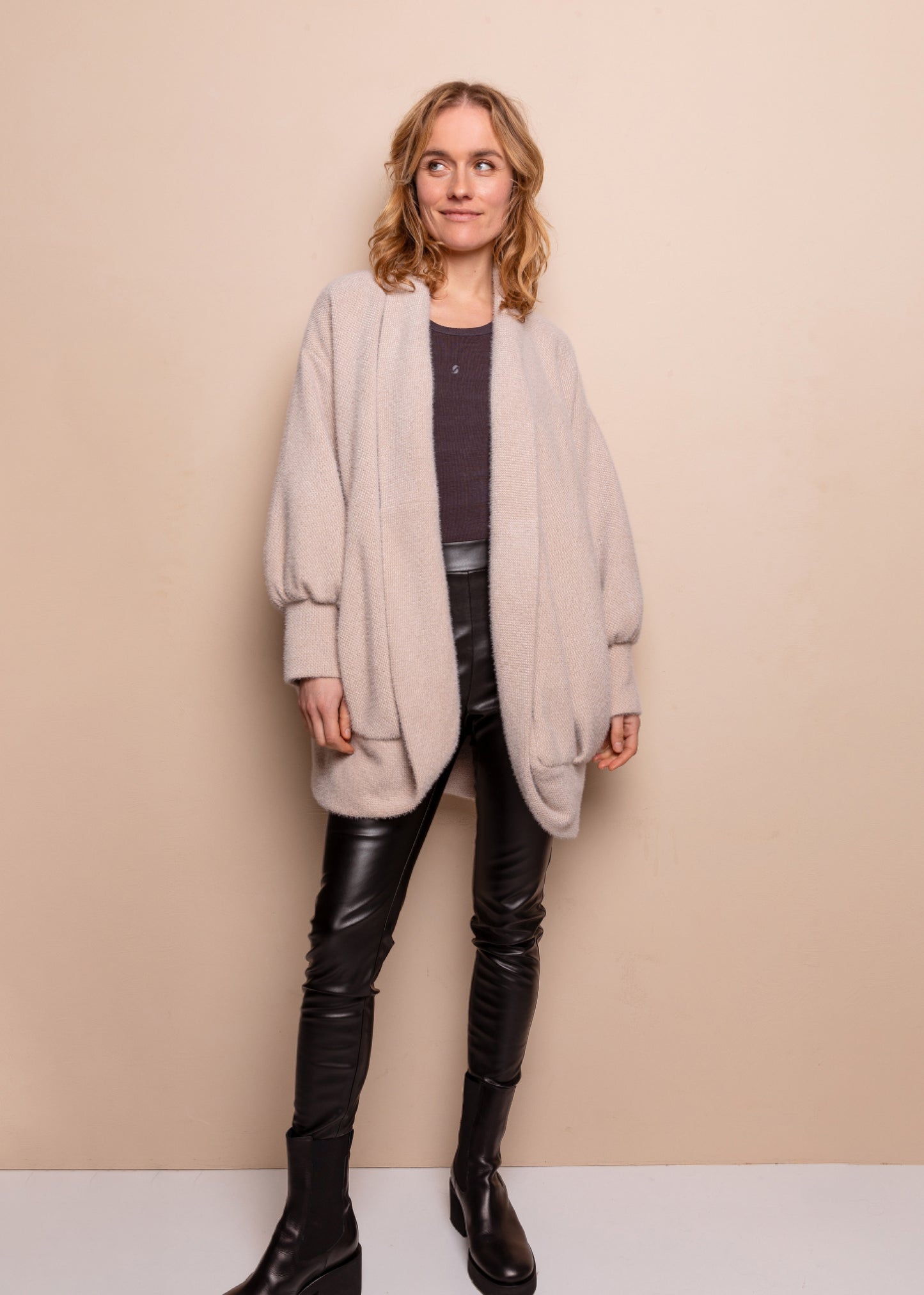 Toria Vest Chateau Gray