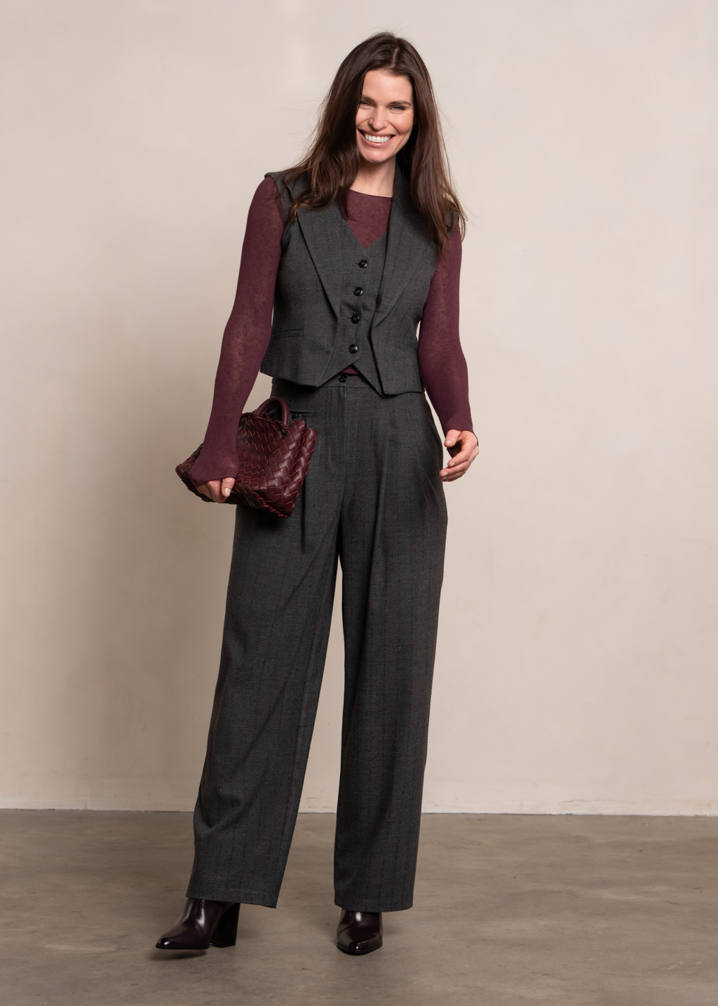 Iben Broek - Grey Amarone