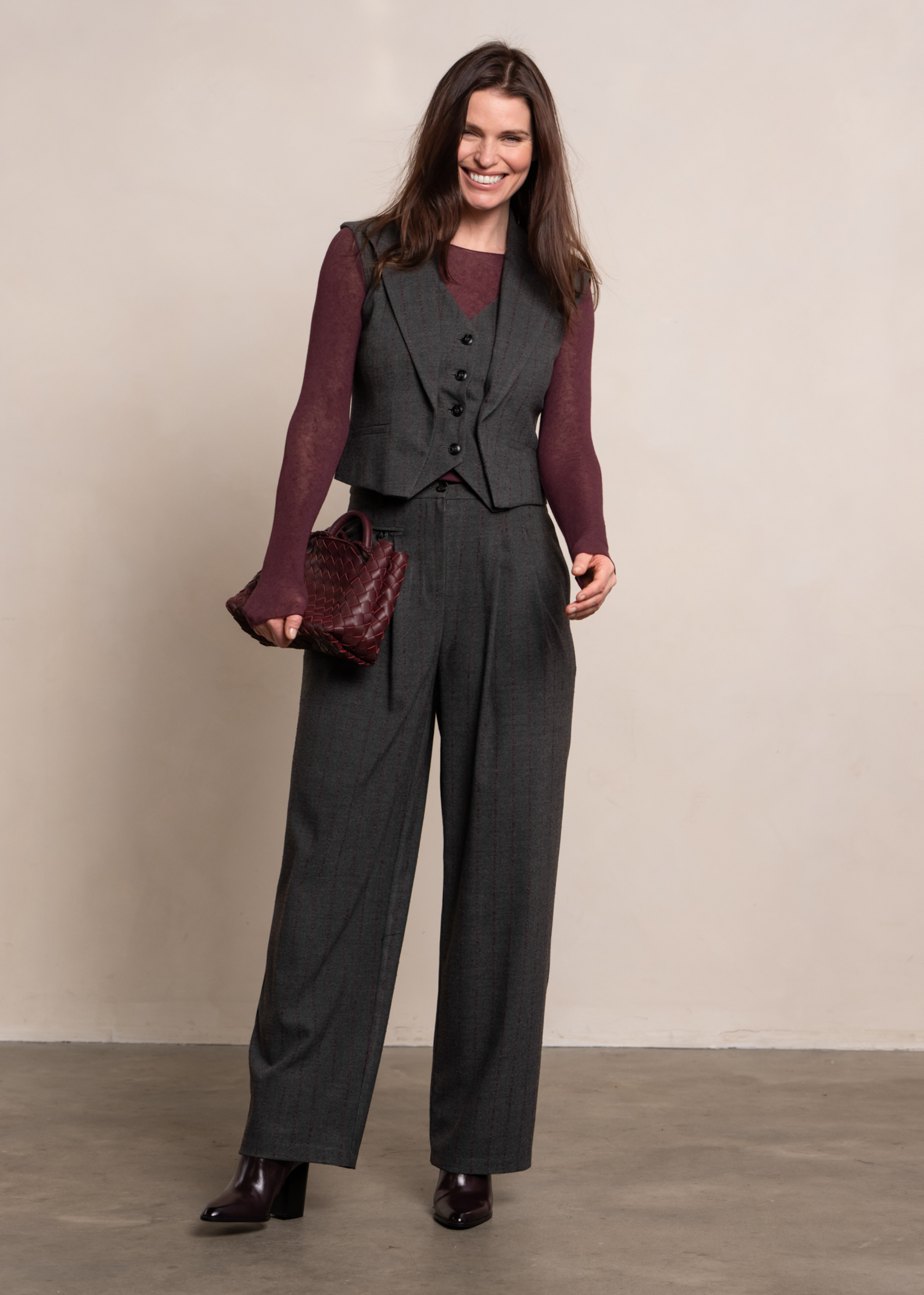Iben Broek - Grey Amarone