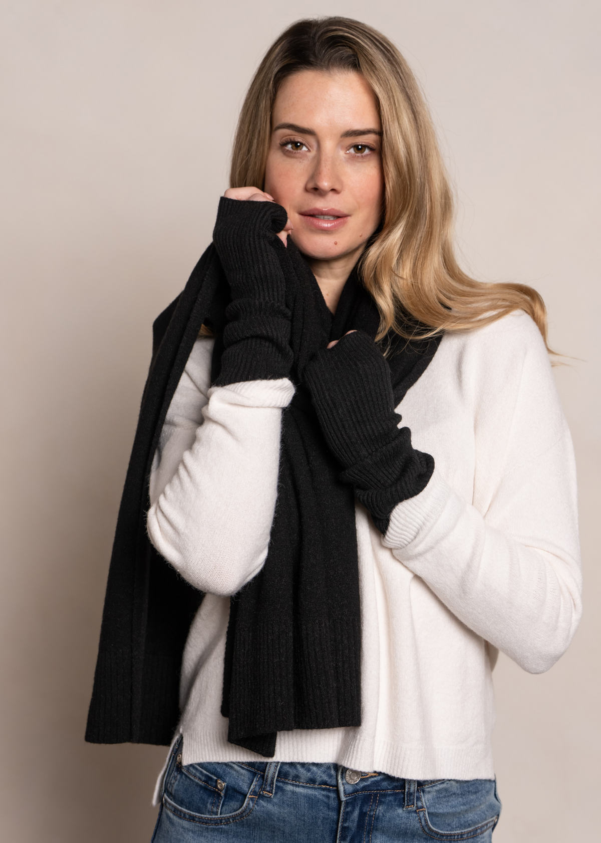 Magrit Scarf - Black