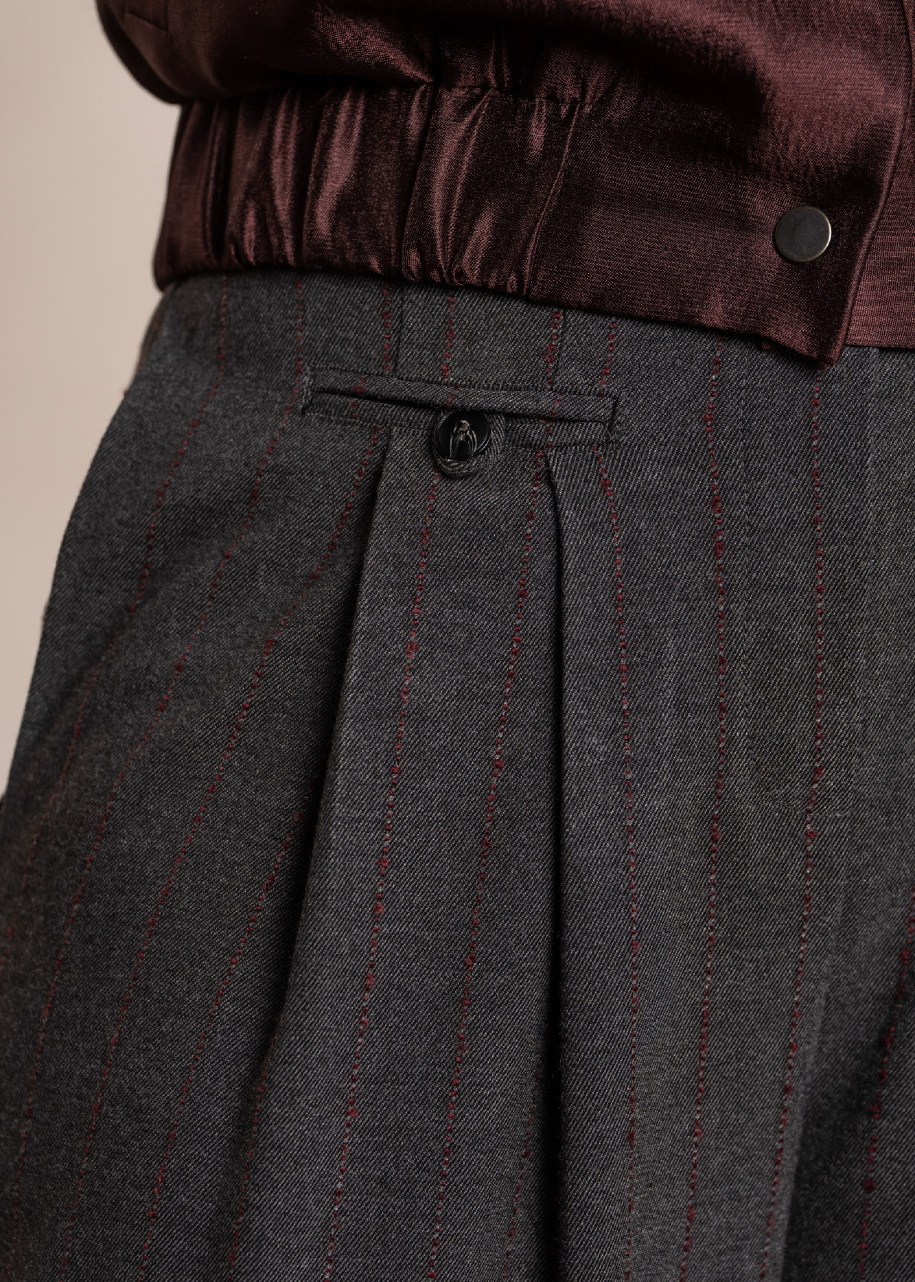 Iben Broek - Grey Amarone